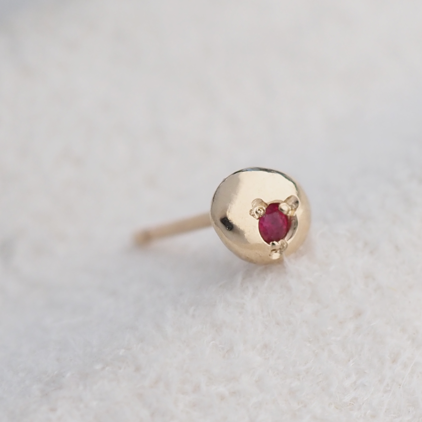 F2036 - PEBBLE RUBY ピアス