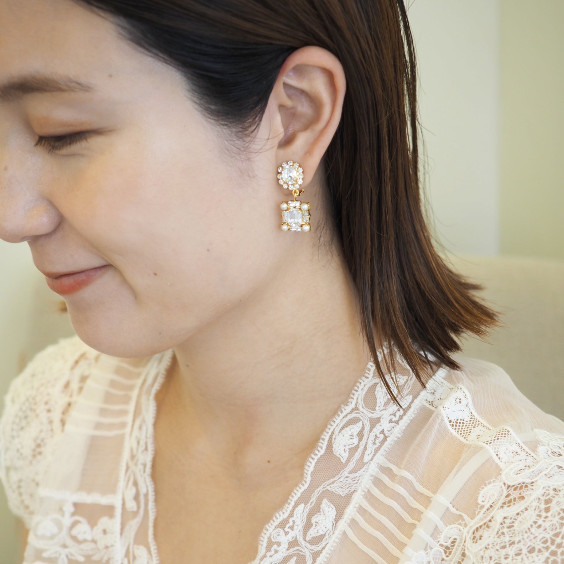 ODILIA イヤリング - masae公式オンラインストア|ビジューイヤリング、クリスタルガラス、揺れるイヤリング、レトロイヤリング、キラキラアクセサリー、オケージョンシーン、お呼ばれ、結婚式イヤリング、ブライダルイヤリング、ブライダルアクセサリー、クラシカルイヤリング、プレ花嫁、前撮りアクセサリー、パールイヤリング