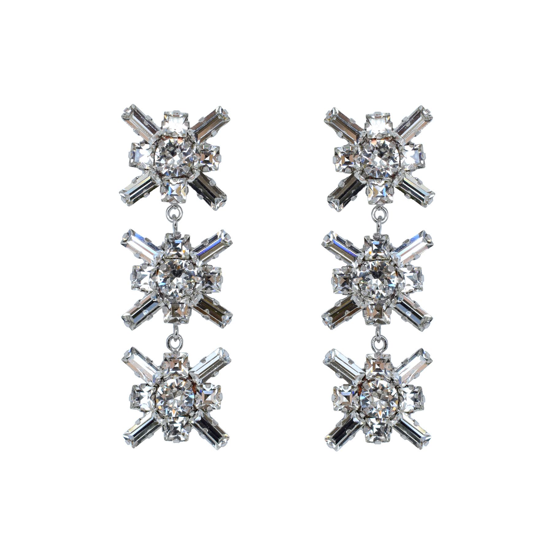 ASTRI ピアス - masae公式オンラインストア | ビジューピアス、クリスタルガラス、3連ピアス、花ピアス、花モチーフ、スワロフスキーピアス、コスチュームジュエリー、揺れるピアス、ロングピアス、大ぶり、三連ピアス、花モチーフ、ブライダルピアス、結婚式ピアス、ブライダルアクセサリー、お呼ばれアクセサリー、パーティーピアス、前撮りアクセサリー、プレ花嫁、non-no掲載、有村実樹着用、市川美織着用