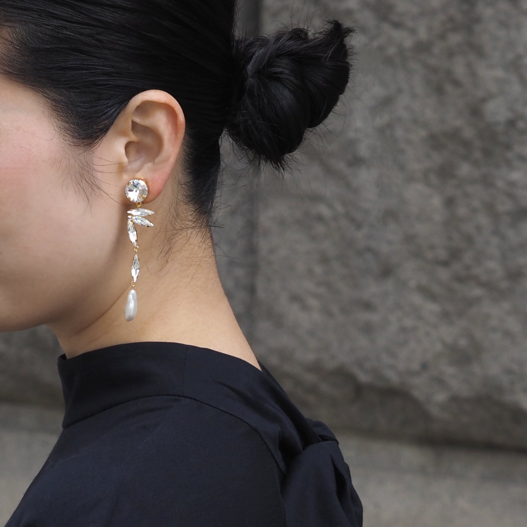 BIRVA イヤリング - masae公式オンラインストア | ビジューイヤリング、クリスタルガラス、スワロフスキーイヤリング、コスチュームジュエリー、パールアクセサリー、羽モチーフ、揺れるイヤリング、ロングイヤリング、大ぶり、ブライダルアクセサリー、結婚式イヤリング、ブライダルイヤリング、お呼ばれアクセサリー、パーティーイヤリング、前撮りアクセサリー、プレ花嫁、美人百花掲載、non-no掲載、泉里香着用、藤井サチ着用