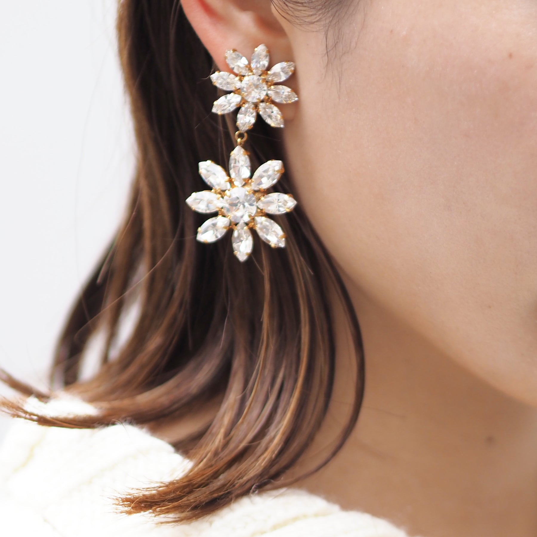 BLOOM ピアス - masae公式オンラインストア|大ぶりピアス、花ピアス、花モチーフ、ビジューアクセサリー、クリスタルガラス、揺れるピアス、スワロフスキーピアス、二連ピアス、ブライダルピアス、結婚式ピアス、ブライダルアクセサリー、プレ花嫁、谷まりあ着用、道重さゆみ着用、美人百花掲載、non-no掲載