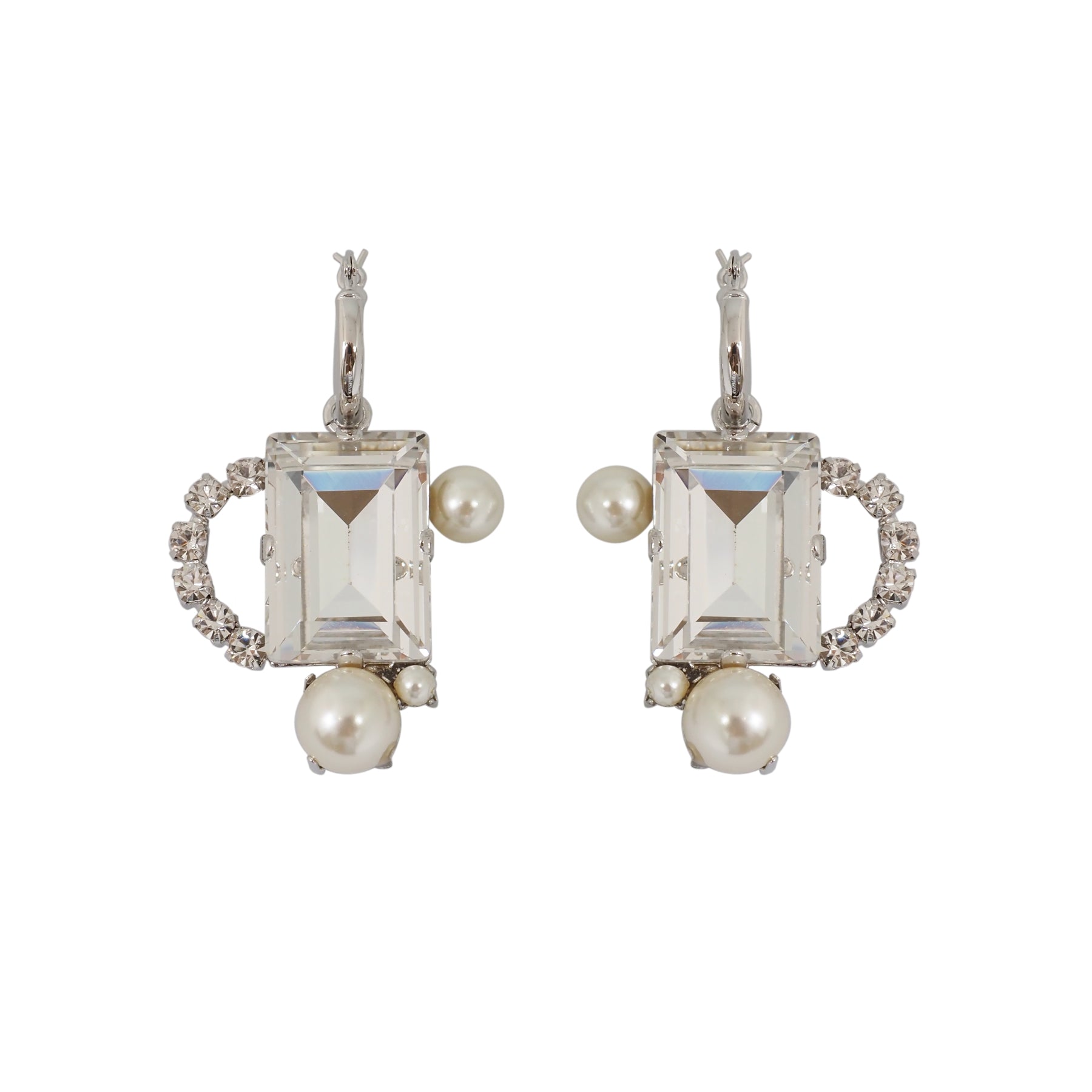 EINA ピアス - masae公式オンラインストア | ビジューピアス、クリスタルガラス、スワロフスキーピアス、パールピアス、大ぶり、ブライダルピアス、ブライダルアクセサリー、結婚式ピアス、二次会アクセサリー、前撮り、パーティーピアス、揺れるピアス、プレ花嫁、谷まりあ着用、安斉かれん着用、大人百花掲載