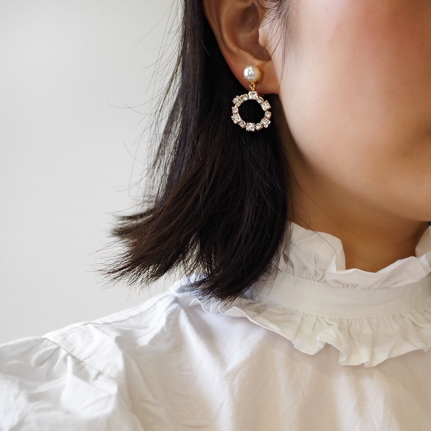 JETTA イヤリング - masae公式オンラインストア|ビジュー、ビジューアクセサリー、パールイヤリング、bijoux アクセサリー、コスチュームジュエリー、結婚式イヤリング、ブライダルイヤリング、ブライダルアクセサリー、オケージョンシーン、クラシカルイヤリング、キラキラアクセサリー、揺れるイヤリング、ハンドメイドイヤリング