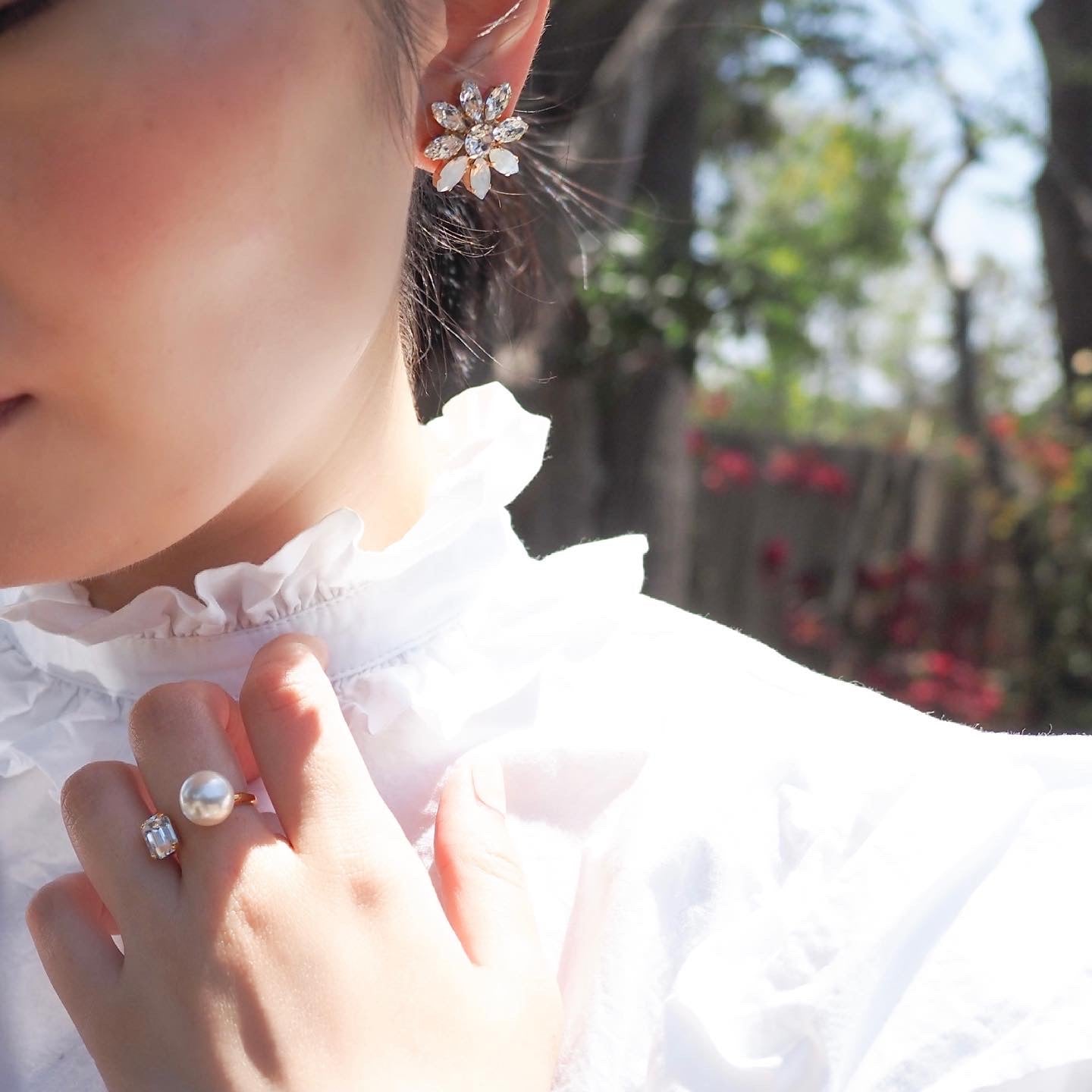 MINI BLOOM ピアス - masae公式オンラインストア | ビジューピアス、クリスタルガラス、フラワーピアス、花モチーフ、花ピアス、コスチュームジュエリー、大ぶり、ハンドメイドアクセサリー、ブライダルアクセサリー、ブライダルピアス、結婚式ピアス、お呼ばれピアス、美人百花掲載、sweet掲載、谷まりあ着用、田中みな実着用、トラウンデン直美着用、泉里香着用