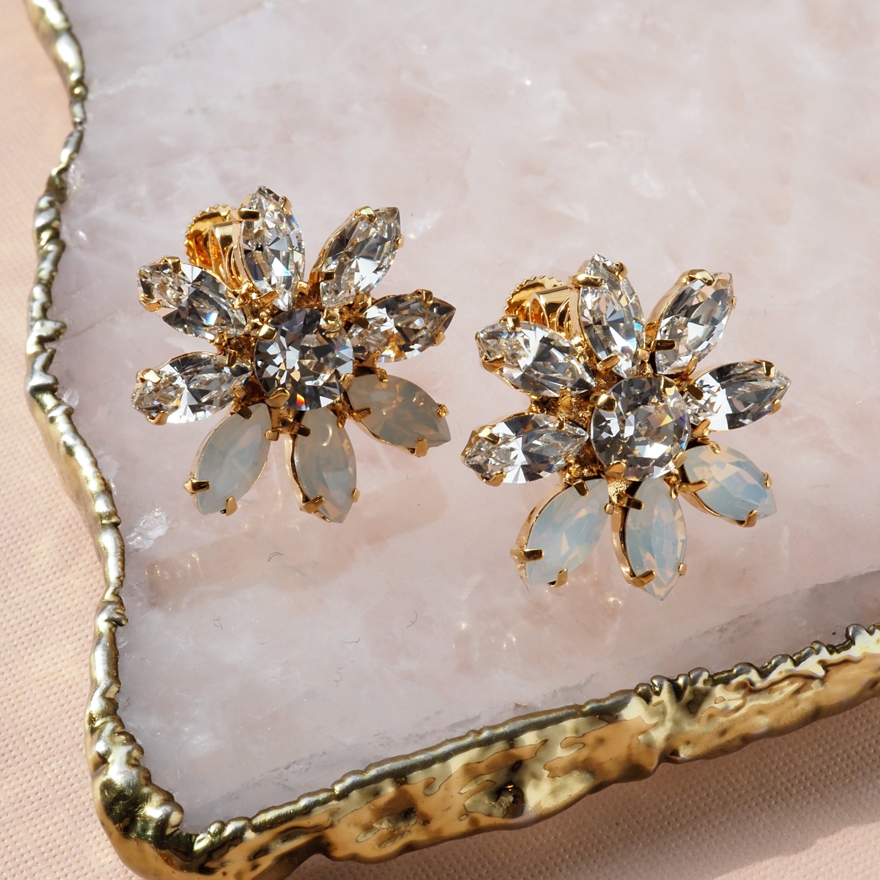 ビジューアクセサリーブランド 花イヤリング フラワーイヤリング ブライダルイヤリング スワロフスキークリスタル 日本アクセサリーブランド ビジューイヤリング MINI BLOOM イヤリング - 【masae公式】