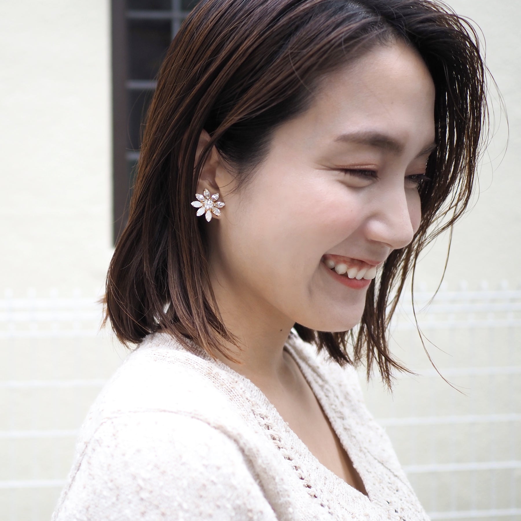 MINI BLOOM ピアス - masae公式オンラインストア | ビジューピアス、クリスタルガラス、フラワーピアス、花モチーフ、花ピアス、コスチュームジュエリー、大ぶり、ハンドメイドアクセサリー、ブライダルアクセサリー、ブライダルピアス、結婚式ピアス、お呼ばれピアス、美人百花掲載、sweet掲載、谷まりあ着用、田中みな実着用、トラウンデン直美着用、泉里香着用