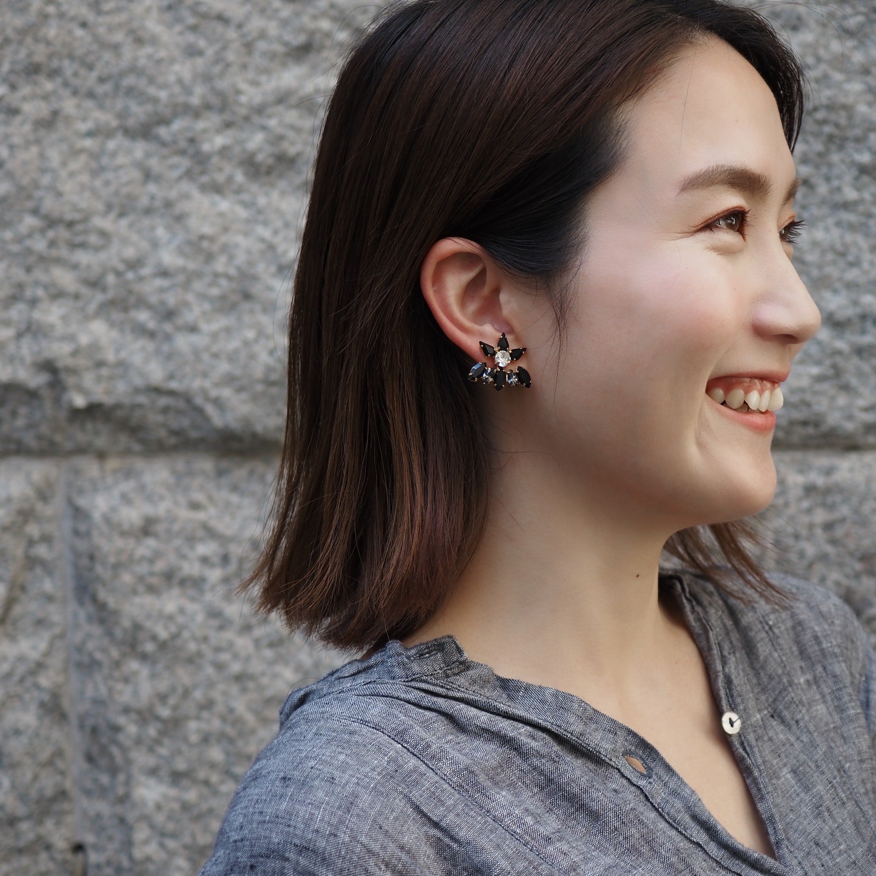 PETALS イヤリング - masaPETALS イヤリング - masae公式オンラインストア|ビジューイヤリング、クリスタルガラス、花イヤリング、花モチーフ、キラキライヤリング、プレ花嫁、結婚式イヤリング、ブライダルイヤリング、ブライダルアクセサリー、オケージョンシーン、お呼ばれイヤリング