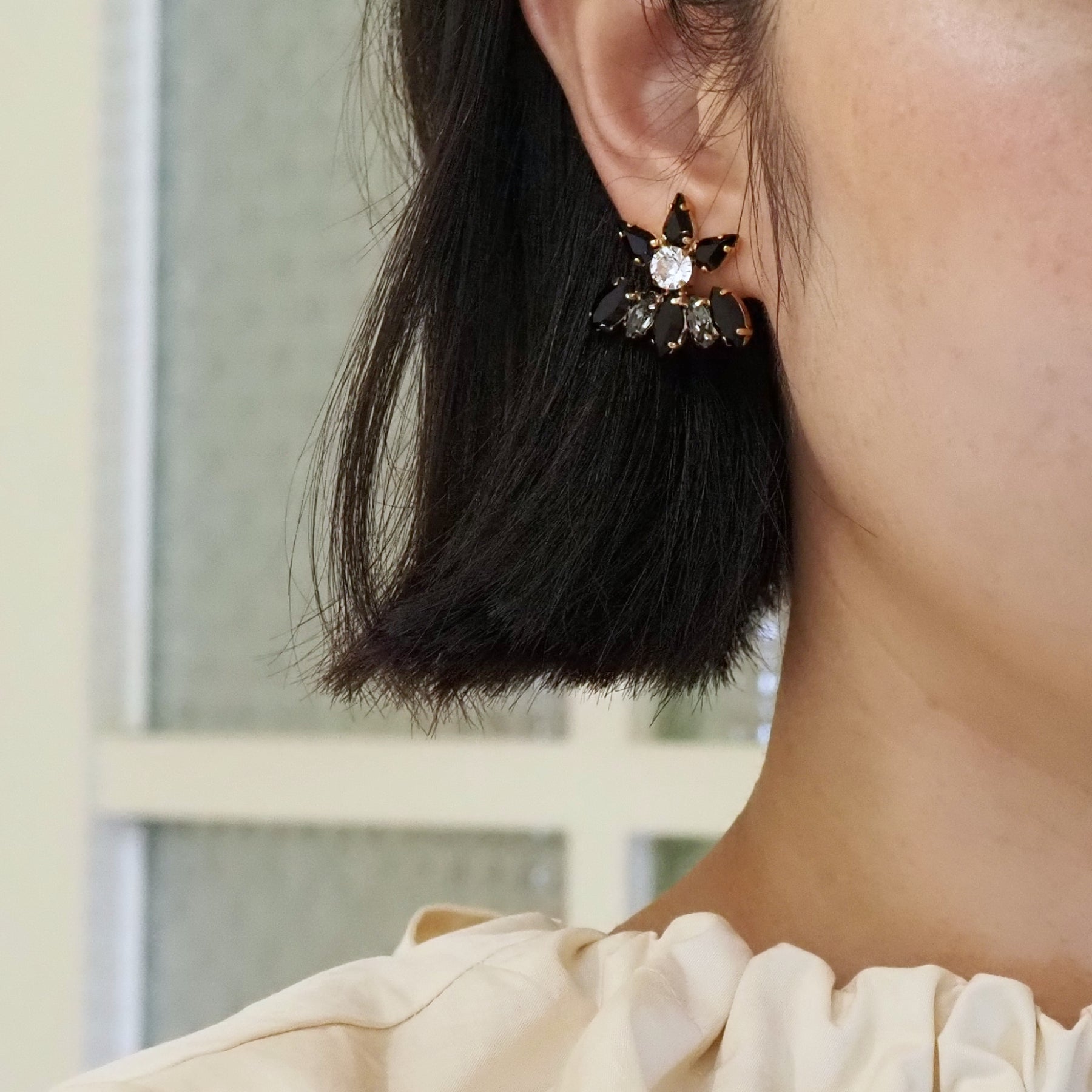 PETALS ピアス - masae公式オンラインストア｜ビジュー、ビジューピアス、花モチーフ、クリスタルガラス、ブラックアクセサリー、お呼ばれ