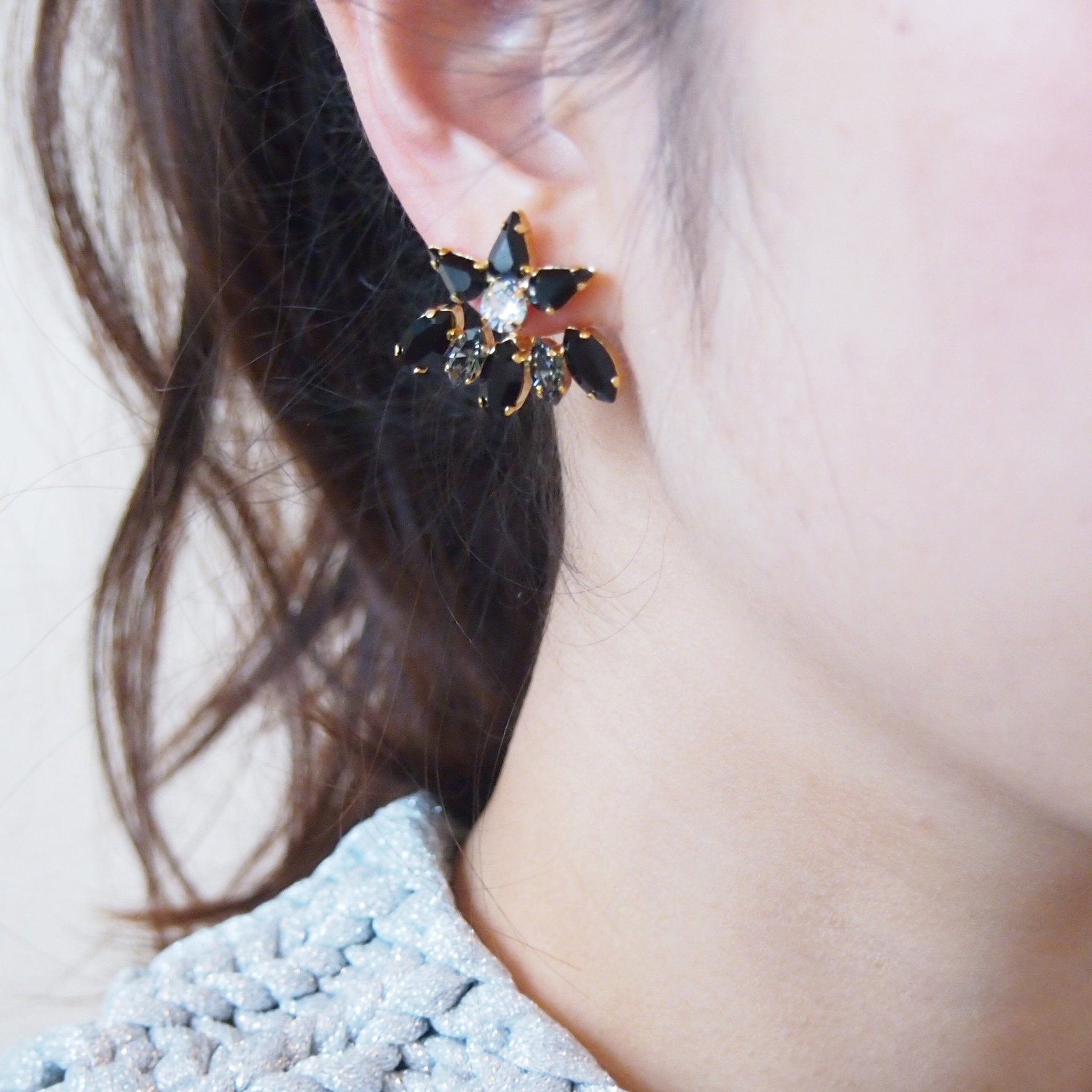 PETALS イヤージャケット - masae公式オンラインストア|イヤージャケット、ビジューピアス、クリスタルガラス、花ピアス、花モチーフ、キラキラピアス、プレ花嫁、結婚式ピアス、ブライダルピアス、ブライダルアクセサリー、オケージョンシーン、お呼ばれピアス