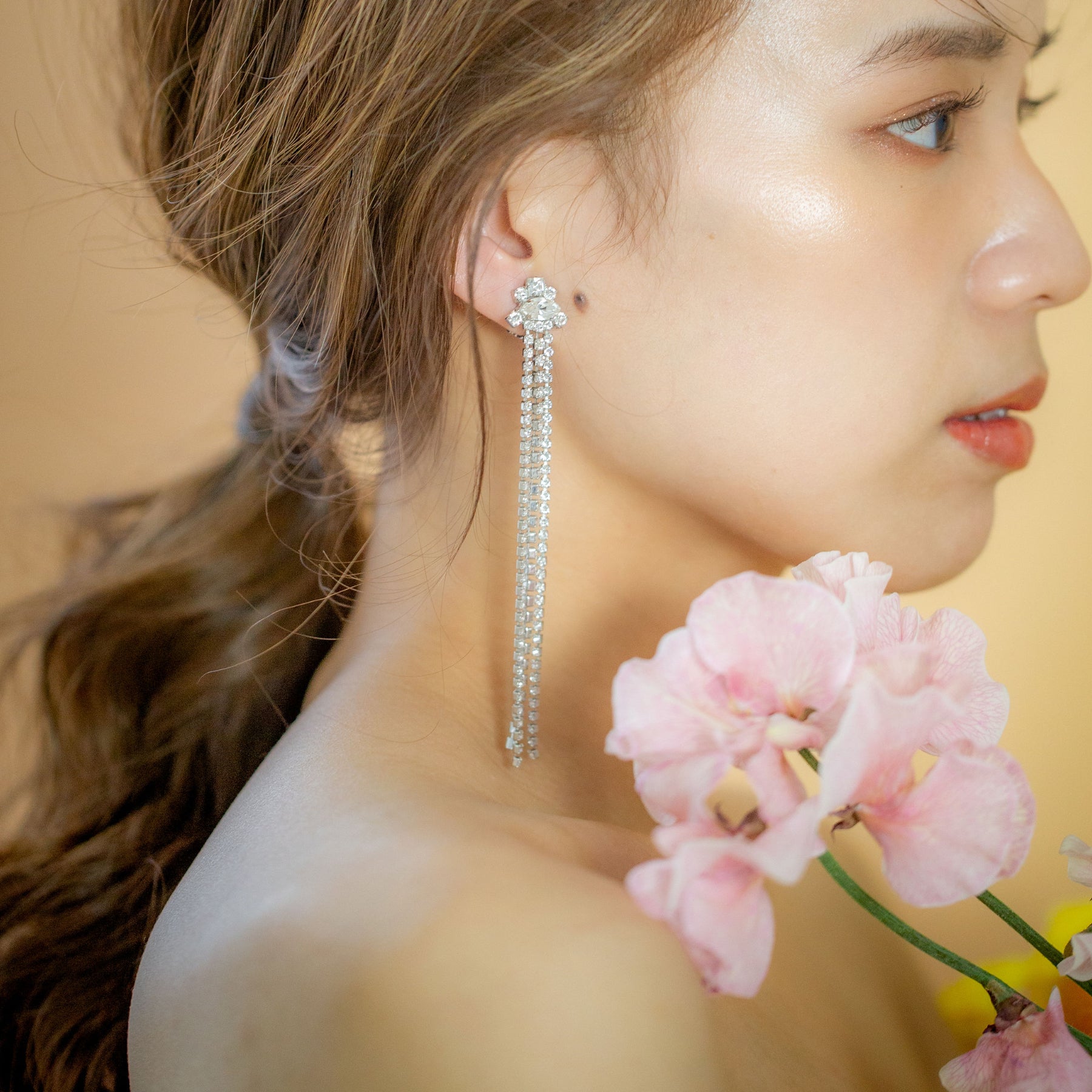 RHEA イヤリング - masae公式オンラインストア | ブライダルアクセサリー、結婚式、二次会、前撮りイヤリング、ウェディング、クリスタルガラス、ビジューアクセ、揺れるイヤリング