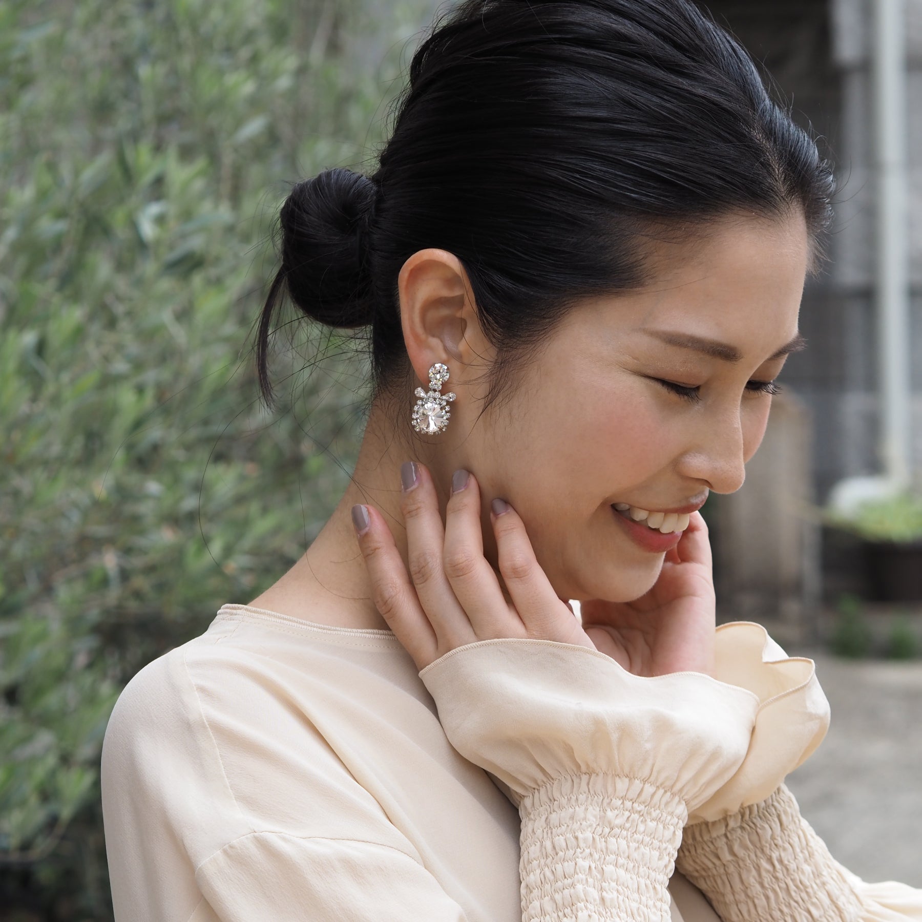 SUNYA イヤリング - masae公式オンラインストア|ビジューイヤリング、クリスタルガラス、キラキライヤリング、クラシカルイヤリング、お呼ばれ、オケージョンシーン、前撮りアクセサリー、結婚式イヤリング、ブライダルイヤリング、ブライダルアクセサリー、谷まりあ着用