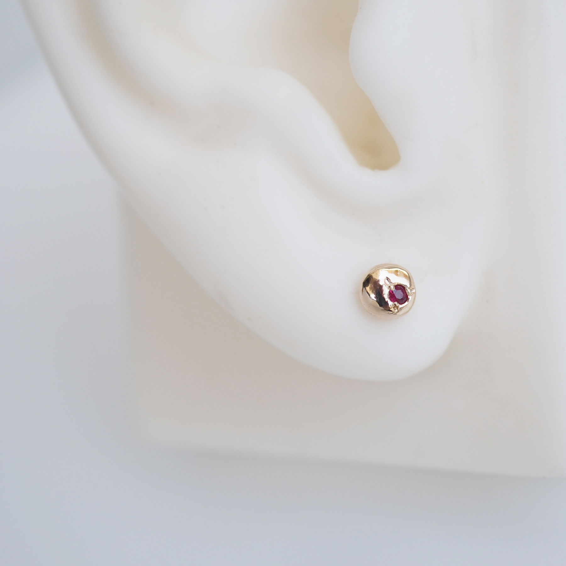F2036 - PEBBLE RUBY ピアス