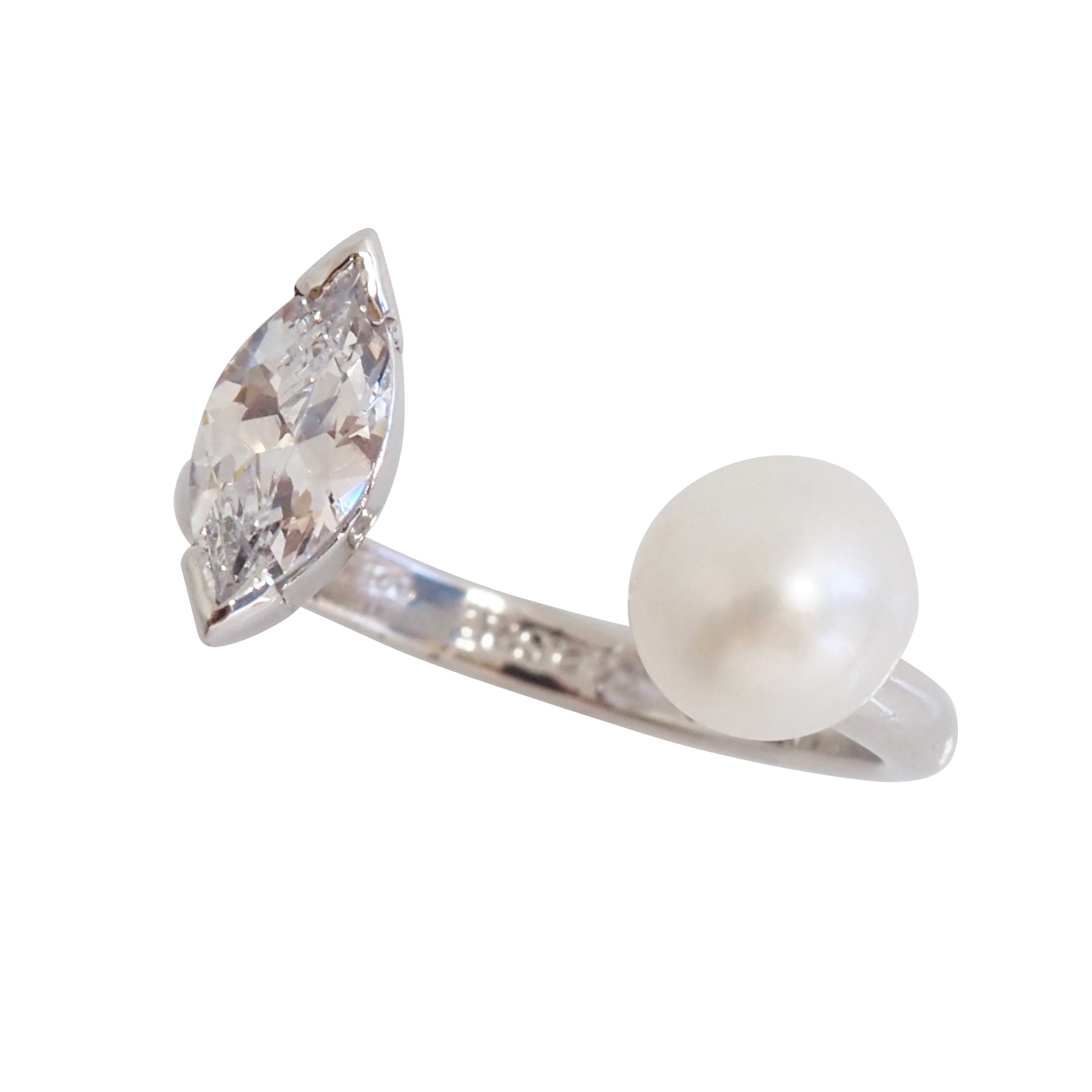 LEVA RING